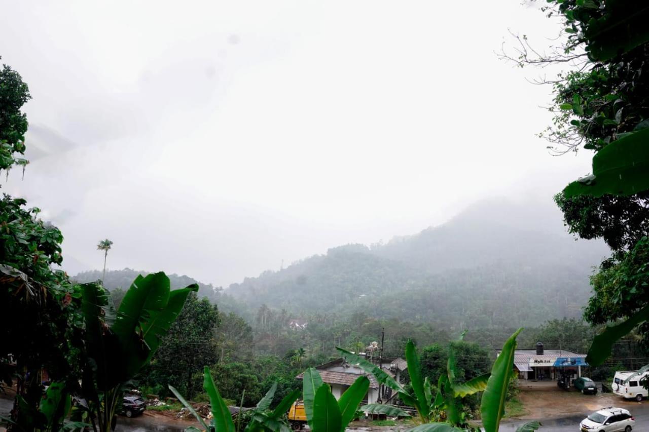 Koonamparayil Home Stay Munnar Anaviratty-Family Only Exterior photo